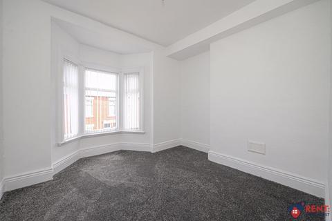 3 bedroom apartment to rent, Shrewsbury Terrace, South Shields