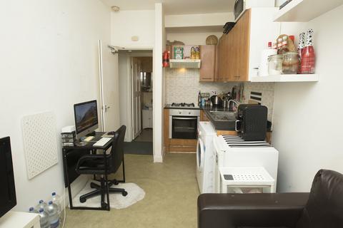 Studio to rent, West Green Road, London N15