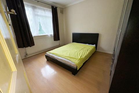1 bedroom maisonette for sale, Reading Road, Northolt