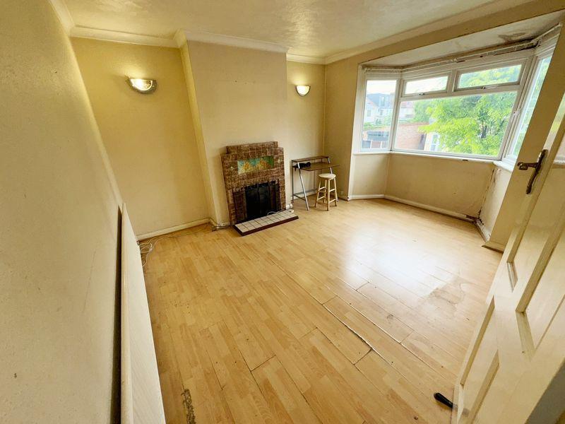 Reading Road, Northolt 1 bed for sale £240,000