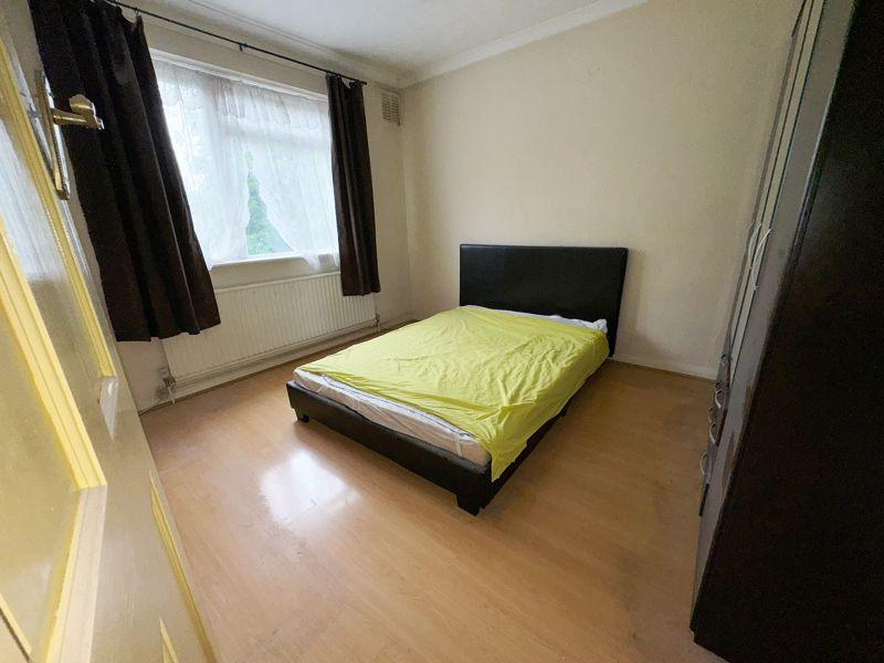 Reading Road, Northolt 1 bed for sale £240,000