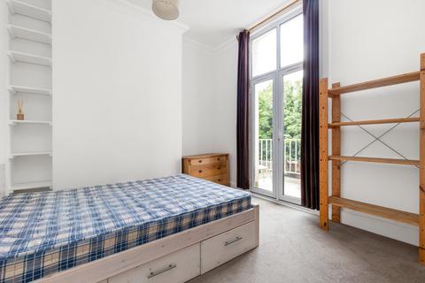 2 bedroom flat to rent, Knollys Road