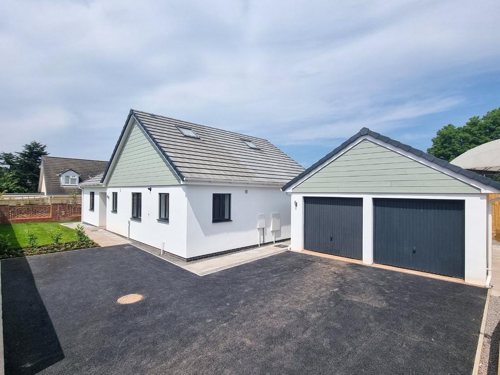 Cherry Tree Gardens, Tiverton, Devon... 4 bed bungalow for sale £475,000