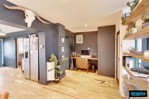 42 Manor Road, Trowbridge, BA14 9HR