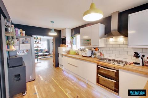 42 Manor Road, Trowbridge, BA14 9HR