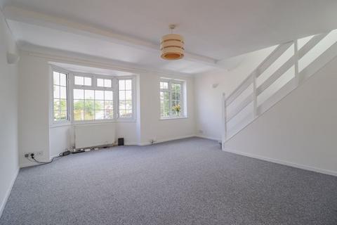 3 bedroom terraced house to rent, Station Road, South Benfleet