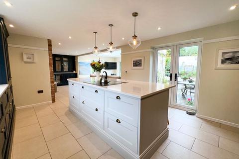 Sandy Lodge Cheddleton Road, Leek, ST13 5QZ