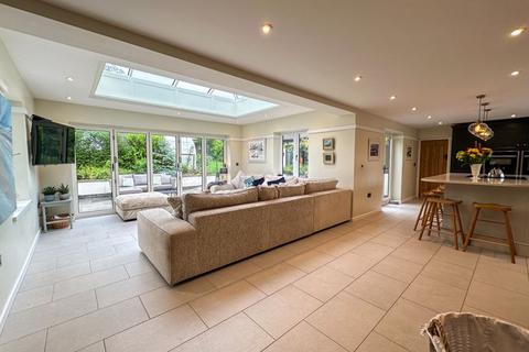 Sandy Lodge Cheddleton Road, Leek, ST13 5QZ
