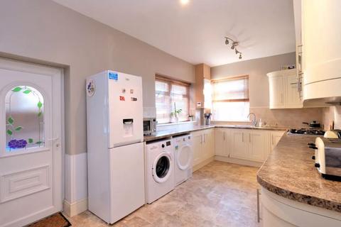 3 bedroom terraced house to rent, Alexandra Road, Manchester