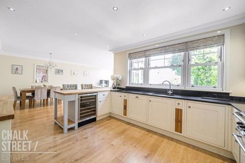 7a Mavis Grove, Hornchurch, RM12 6EX
