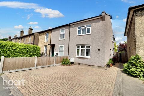 3 bedroom end of terrace house for sale, Albert Road, Romford, RM1 2PS