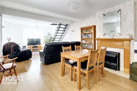 3 bedroom end of terrace house for sale, Albert Road, Romford, RM1 2PS