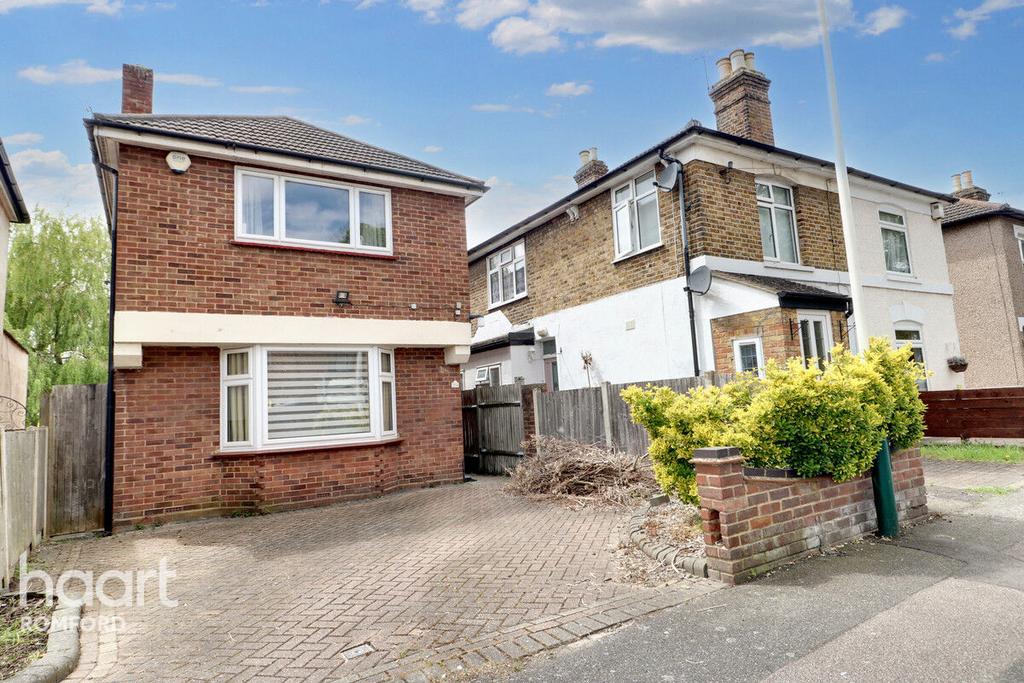 Hainault Road, Romford, RM5 3AA 3 bed detached house for sale £450,000