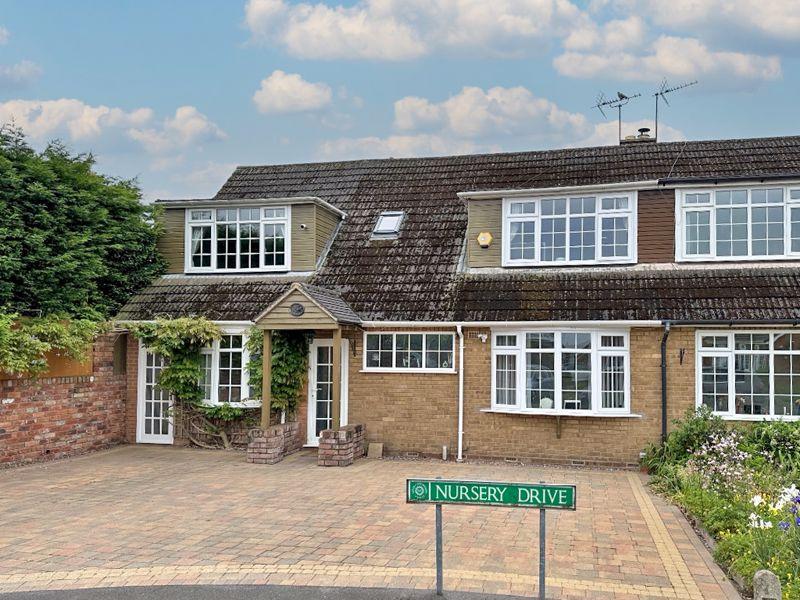 Nursery Drive, WOMBOURNE 3 bed semidetached house for sale £339,950