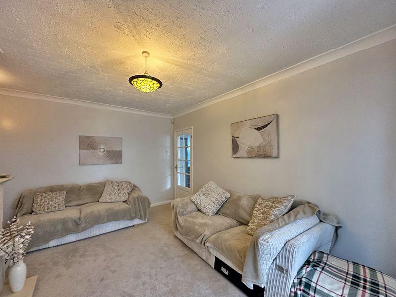 Nursery Drive, WOMBOURNE 3 bed semidetached house for sale £339,950