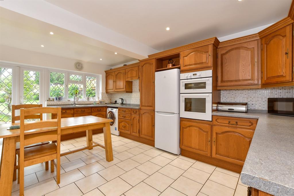 Kitchen/ Dining Room