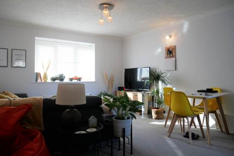 1 bedroom flat to rent, Wickham Close, Newington , Kent