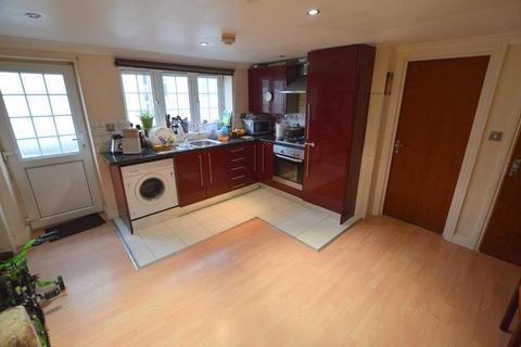 1 bedroom maisonette for sale, Ashton Road, South Luton, Luton, Bedfordshire, LU1 3QE