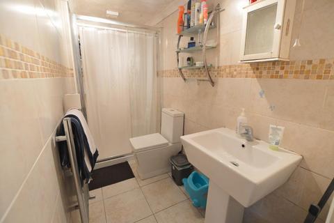 1 bedroom maisonette for sale, Ashton Road, South Luton, Luton, Bedfordshire, LU1 3QE