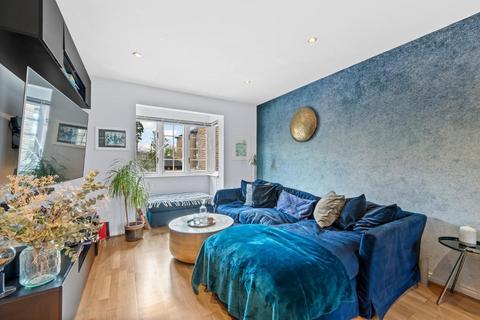 2 bedroom maisonette to rent, Selhurst Close, Parkside, Wimbledon, SW19 6AZ