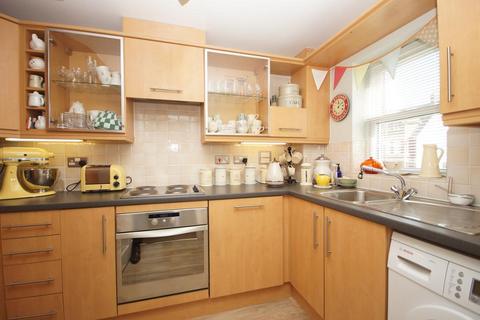 2 bedroom flat for sale, Carisbrooke Lodge, Goring Road, Steyning, West Sussex, BN44 3HB
