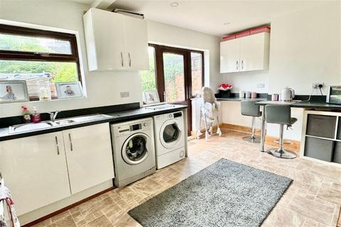 3 bedroom semi-detached house for sale, West Crescent, Beeston, NG9 1QE