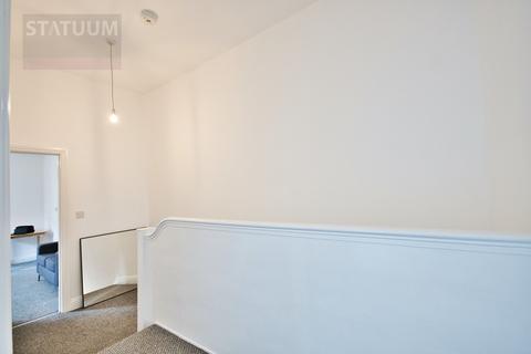 3 bedroom flat to rent, Stamford Hill, Stoke Newington, Harringay, London, N15