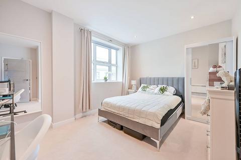 3 bedroom flat for sale, Bromyard Avenue, East Acton, London, W3