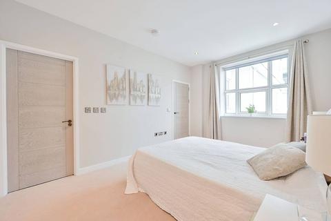 3 bedroom flat for sale, Bromyard Avenue, East Acton, London, W3