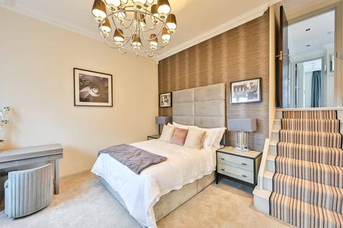 3 bedroom penthouse to rent, Beaufort Gardens, Knightsbridge, London, SW3