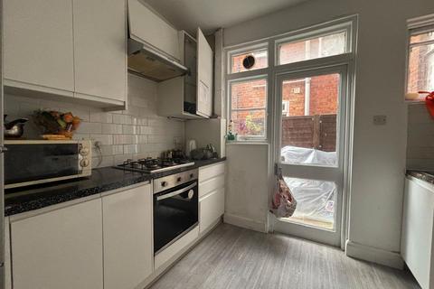 House share to rent, Larch Road, London, NW2