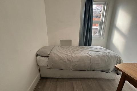 House share to rent, Larch Road, London, NW2