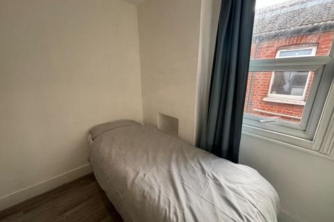 House share to rent, Larch Road, London, NW2