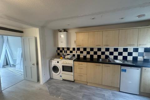 1 bedroom house to rent, High Street, Rusthall