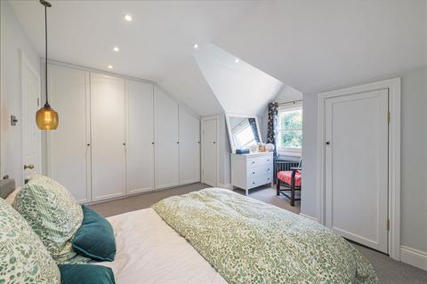 3 bedroom flat for sale, Birdhurst Road, Tonsleys, Wandsworth