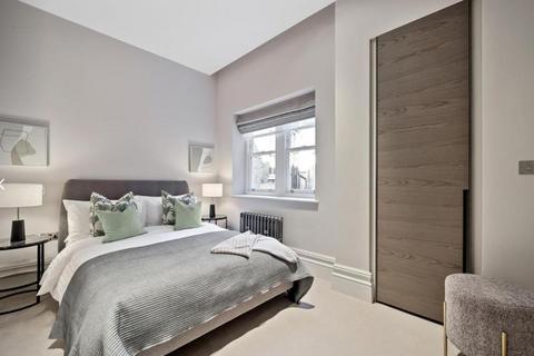 3 bedroom apartment to rent, Kensington Court, Kensington, W8