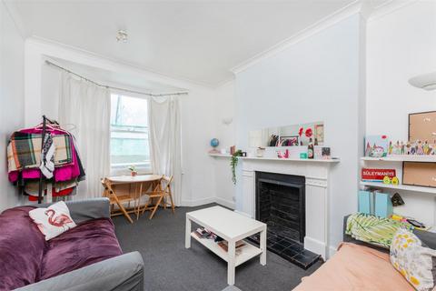 2 bedroom flat to rent, Fulham Palace Road, London