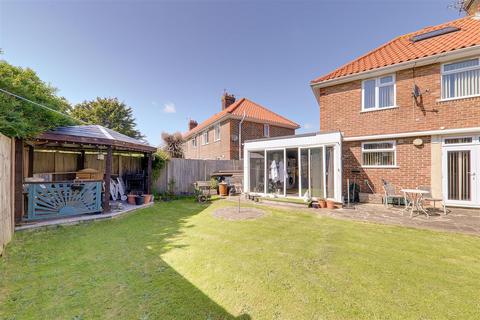 3 bedroom semi-detached house for sale, Thackeray Road, Worthing