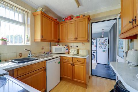 3 bedroom semi-detached house for sale, Thackeray Road, Worthing