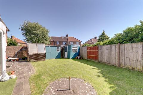 33 Thackeray Road, Worthing, BN14 8DX