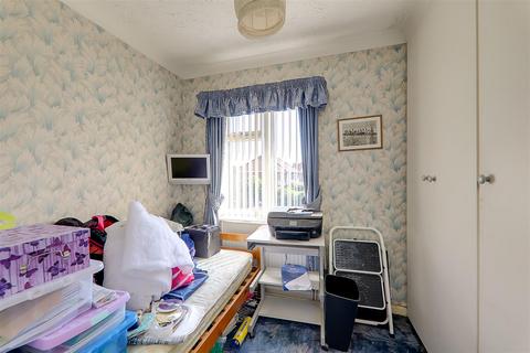 33 Thackeray Road, Worthing, BN14 8DX