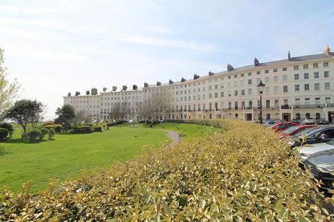 1 bedroom flat to rent, Adelaide Crescent, Hove