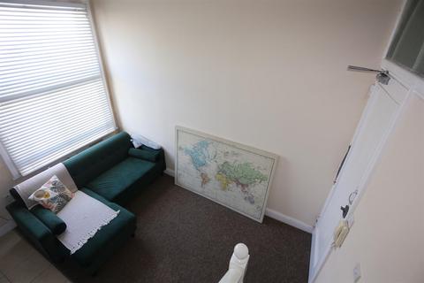 1 bedroom flat to rent, Adelaide Crescent, Hove