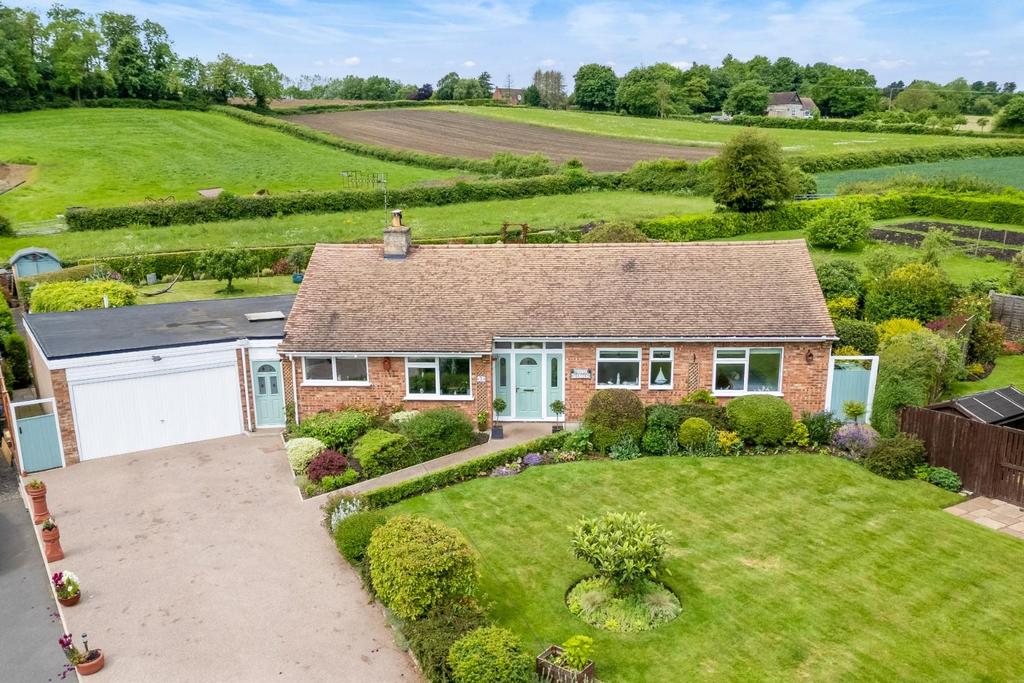 Orchard Rise, Binton... 3 bed detached bungalow for sale £695,000