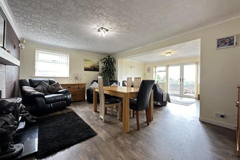 4 bedroom detached house for sale, Greencroft Gardens, Cayton, Scarborough