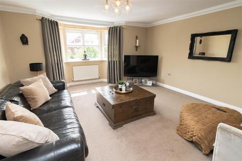 4 bedroom townhouse for sale, Featherstone Grove, Gosforth, Newcastle Upon Tyne