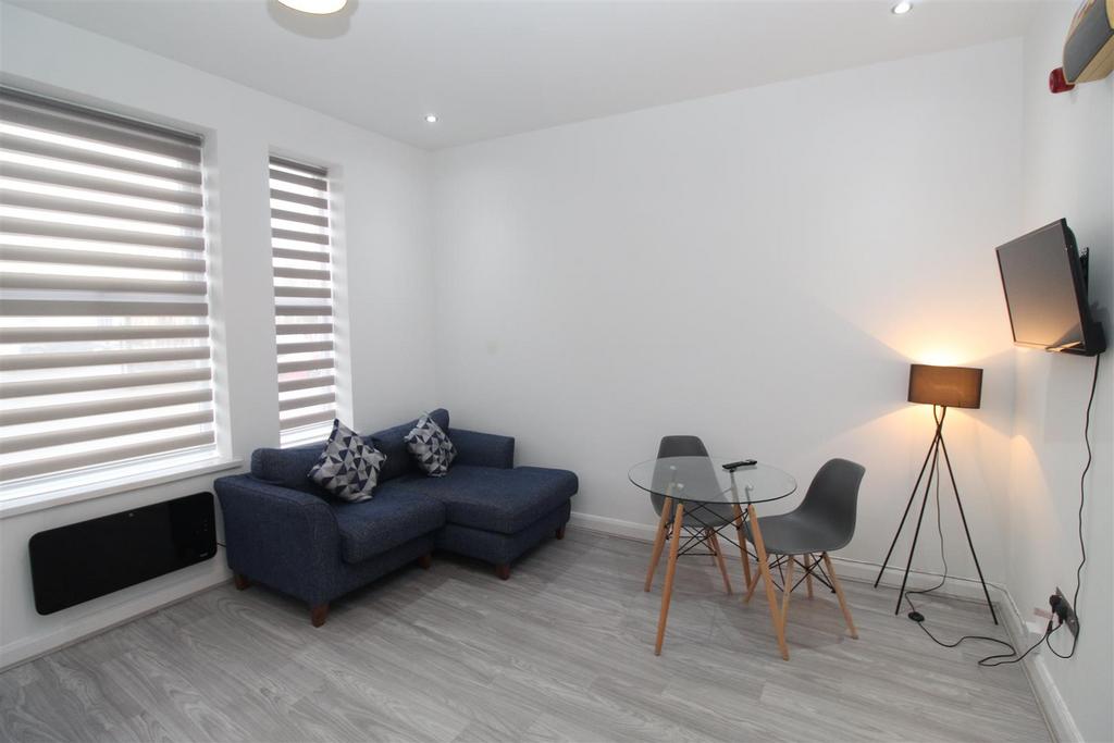 Keppoch Street, Cardiff CF24 1 bed flat £795 pcm (£183 pw)