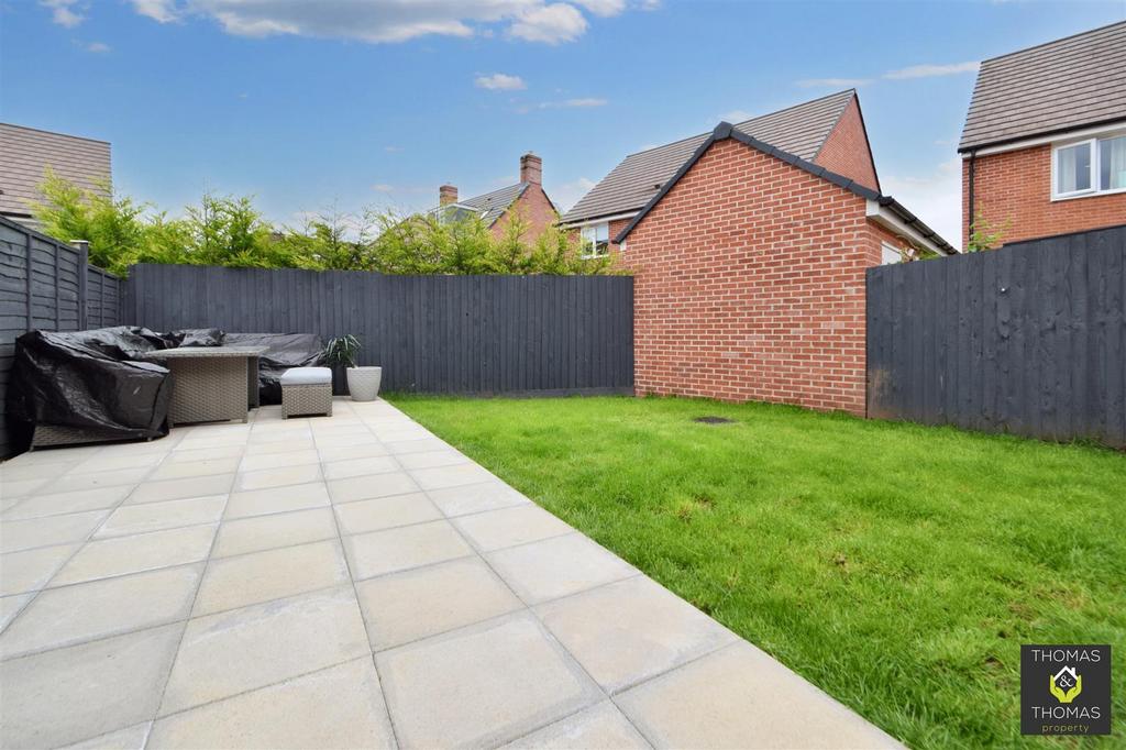 Fersfield Gardens, Kingsway 3 bed semidetached house for sale £270,000