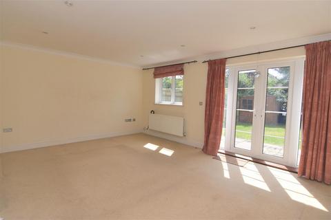 4 bedroom terraced house to rent, Stable Close, Kingston Upon Thames KT2