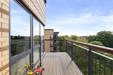 2 bedroom flat for sale, Hicken Road, London